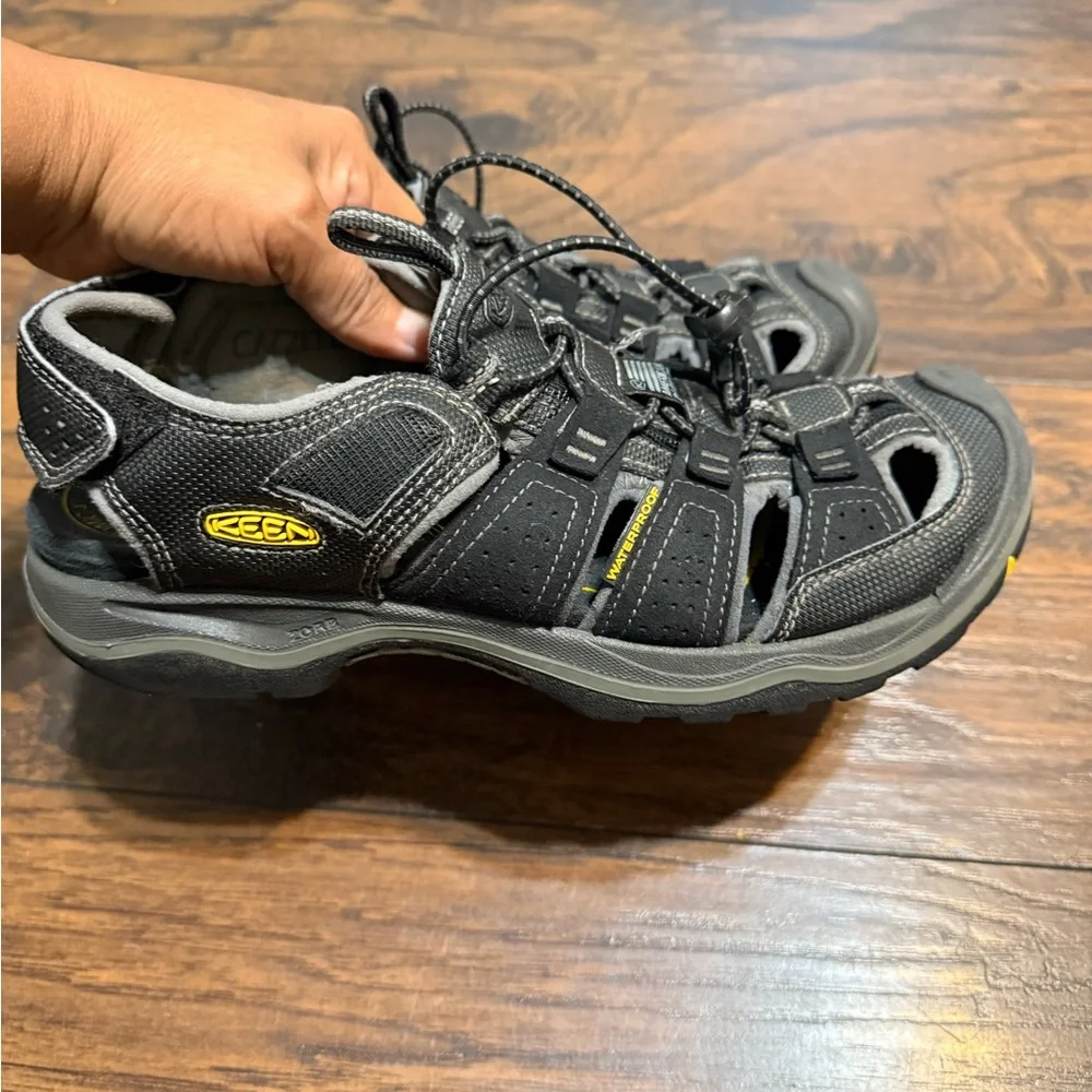 KEEN Rialto H2 Sandals Size 7